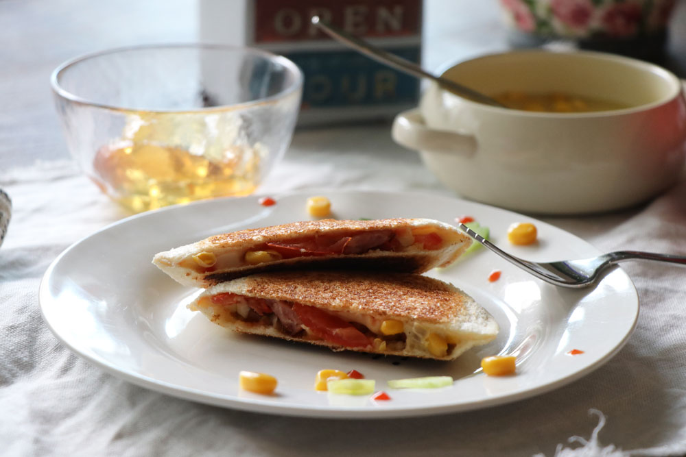 ピザ風ホットサンド