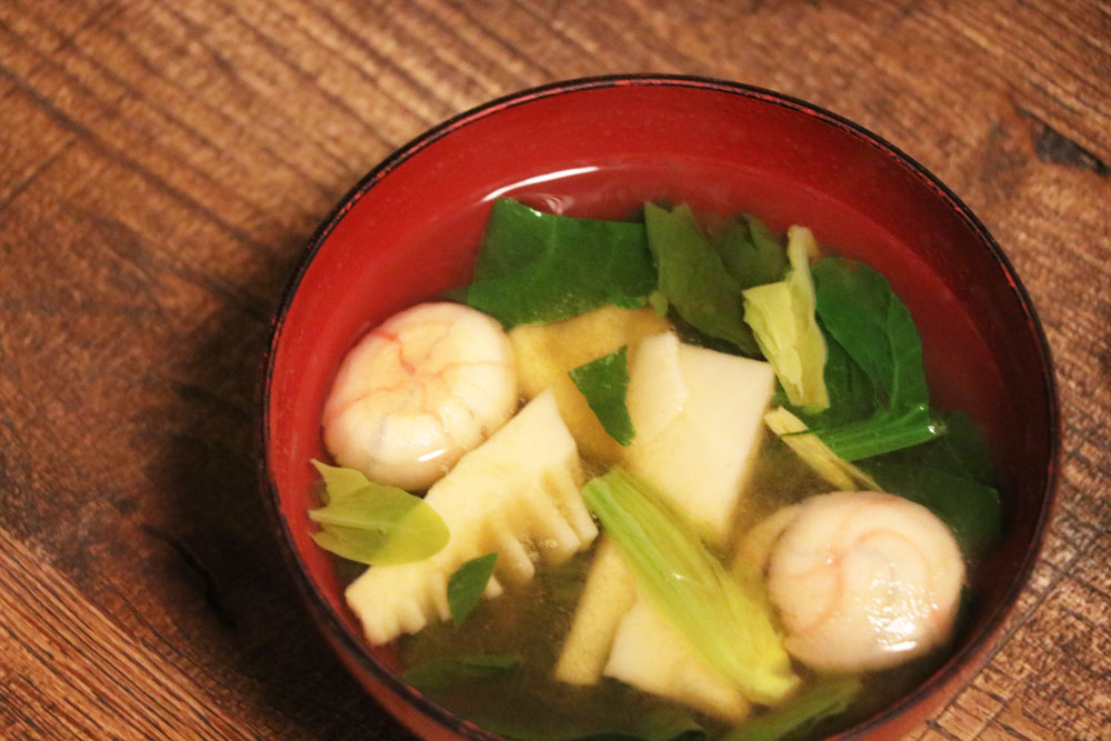 タケノコとホウレンソウのお吸い物